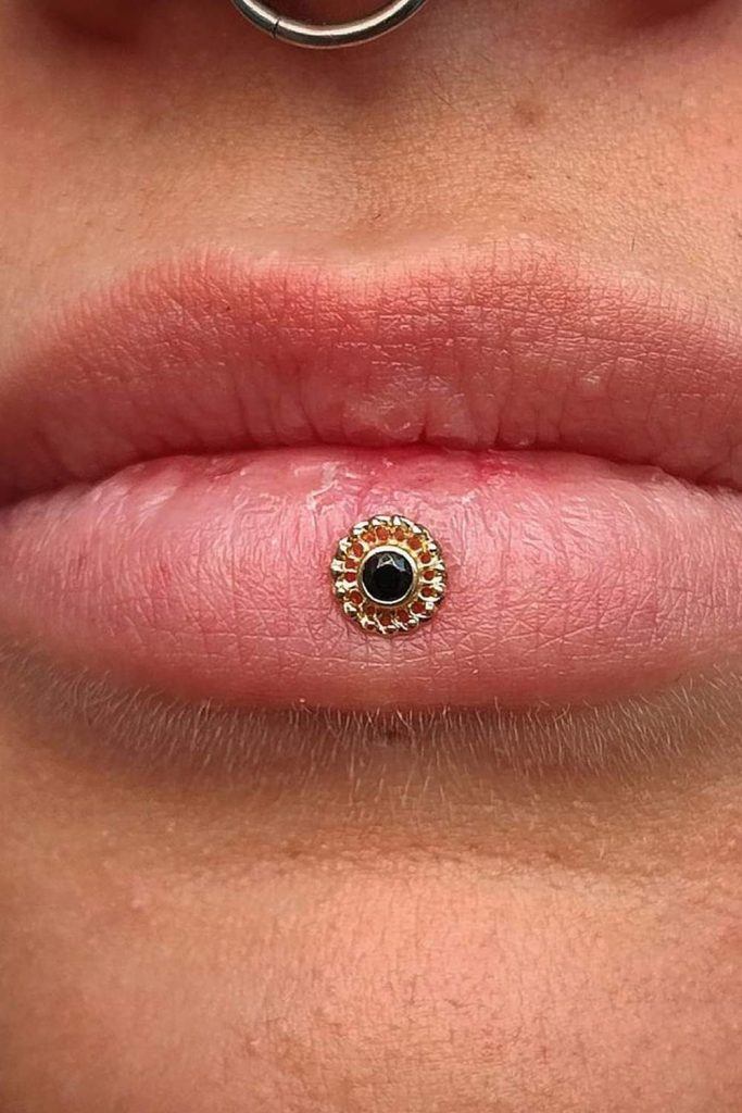 vertical labret rejection