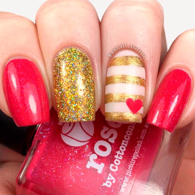 Gold Glitter Striped Nails #glitternails #stripednails