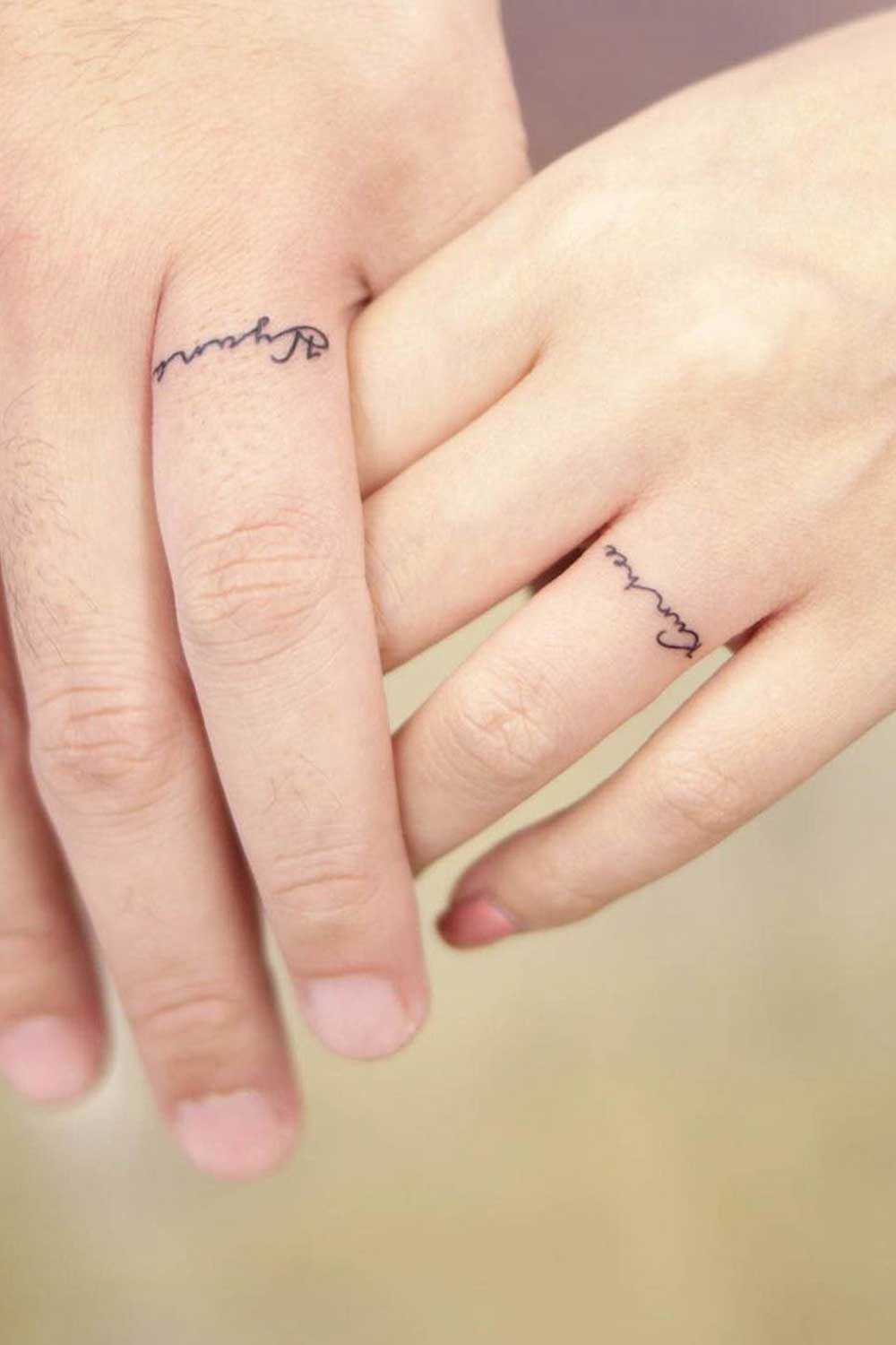 Tatuagens de casal com anel