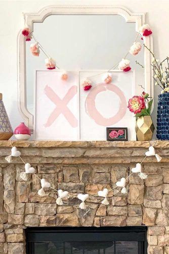 Simple Fireplace Decorations With DIY Garlands #signdecor #garlands
