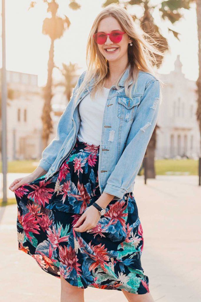 Valentines Day Outfits with Skirt and Denim Jacket