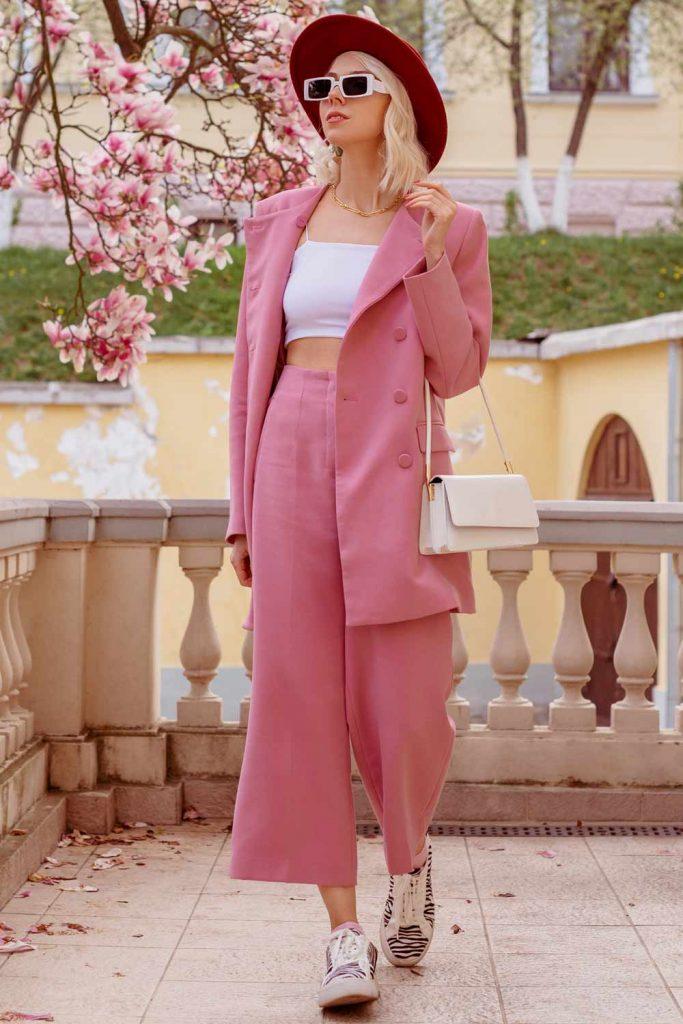 Pink wide leg trousers outfit  Pink wide leg trousers, Wide leg trousers  outfit, Professional outfits