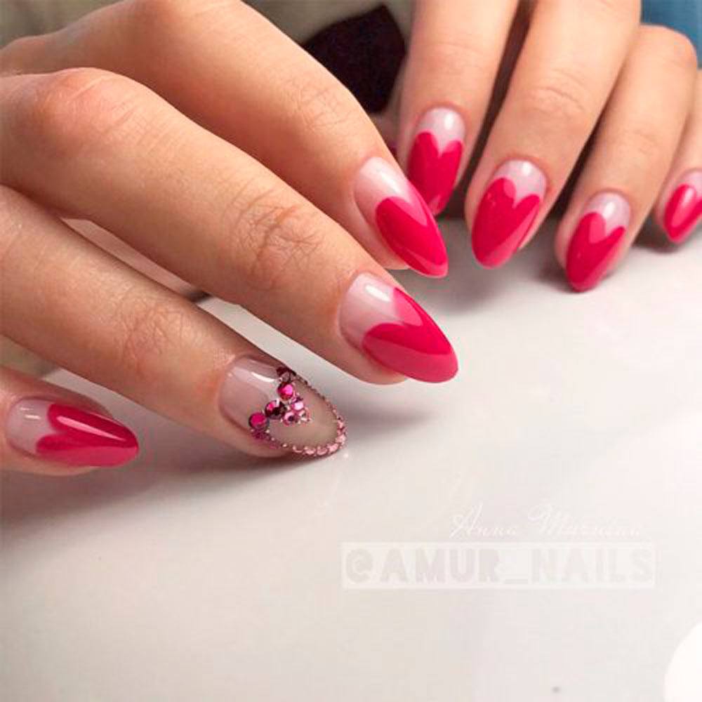 Scalloped Hearts #heartnailart #nails