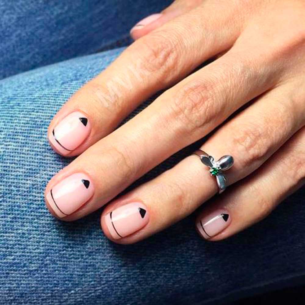 Modern Minimalistic Lines To Highlight Nail Form #nudenails #linednails #stripednails