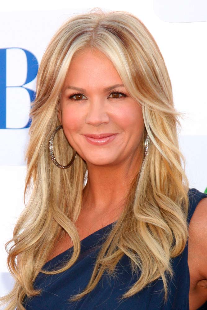 Wavy Blonde Layered Hair With Highlights #nancyodell #blondehighlights #blondehair