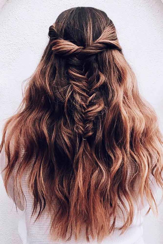 Wavy Half-Up Half-Down For Layered Hair #casualhairstyles #brownhaircolor
