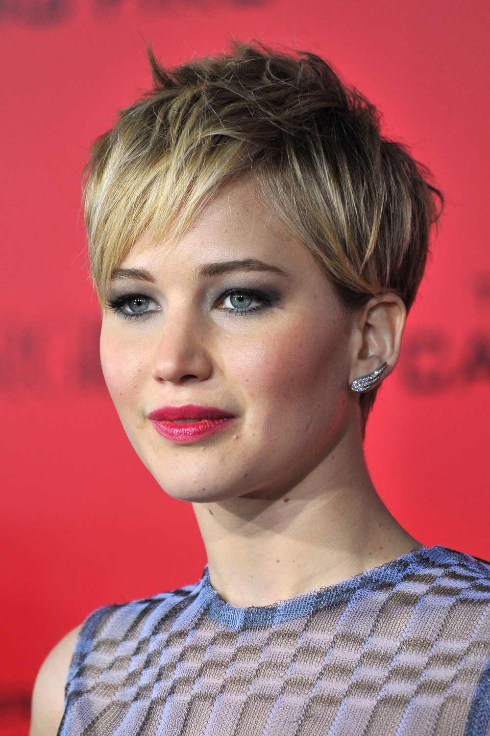 Jennifer Lawrence with Blonde Choppy Pixie