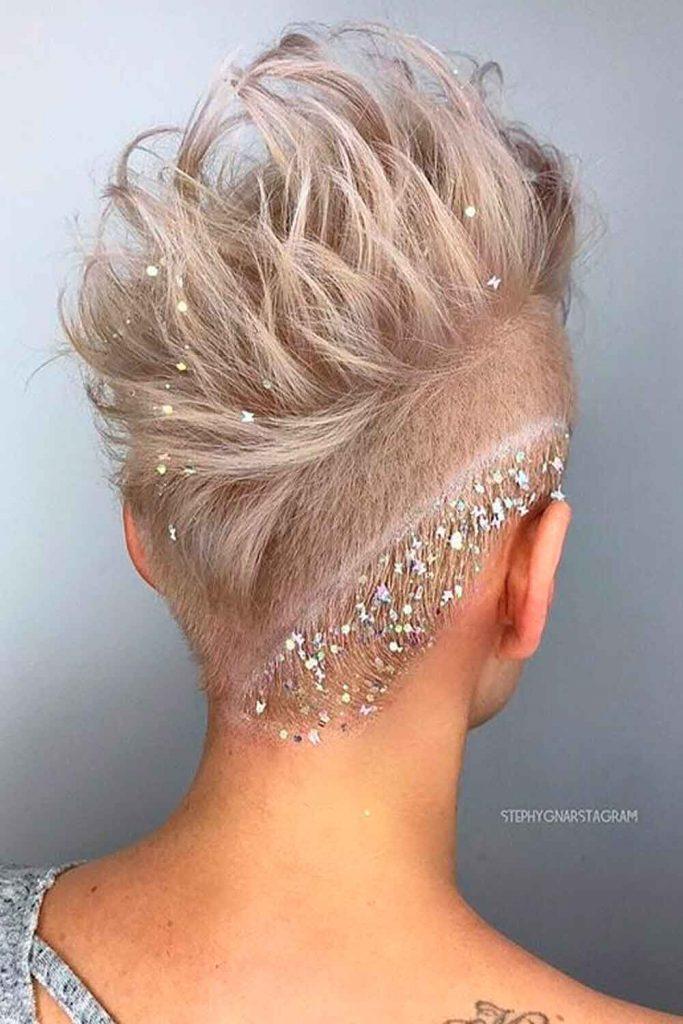 Corte de cabelo esmaecido e cônico invertido #glamhairstyles #pixie