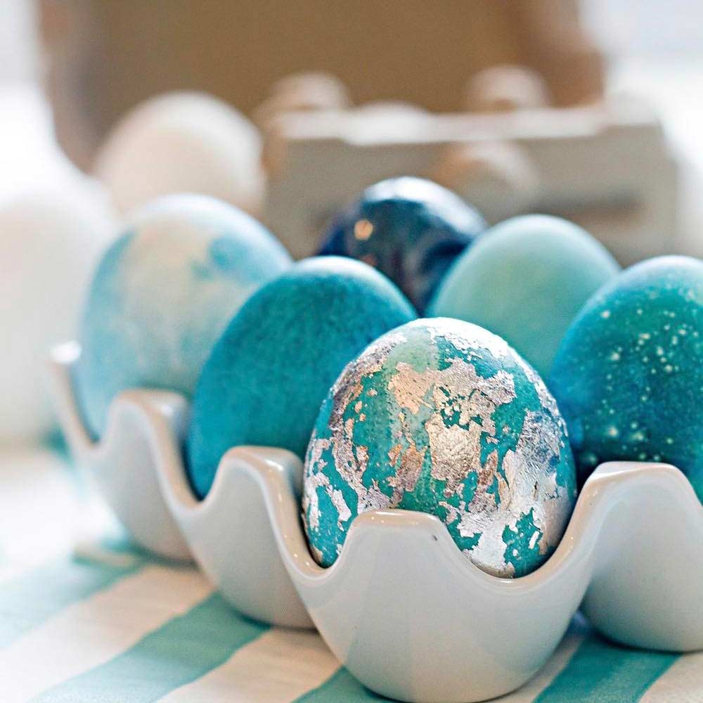 Blue Marble Eggs Decor With Gold Foil #blueeggs #golddecor