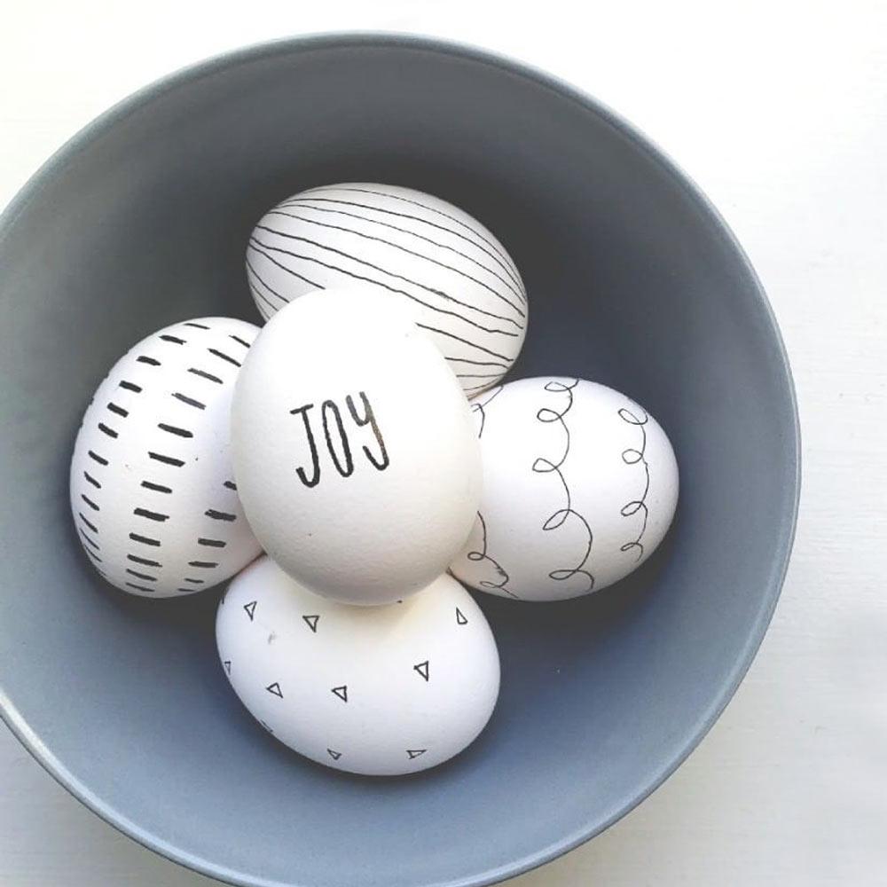 Simple Drawing Egg Decor Ideas #blackpatterns #drawingdecor