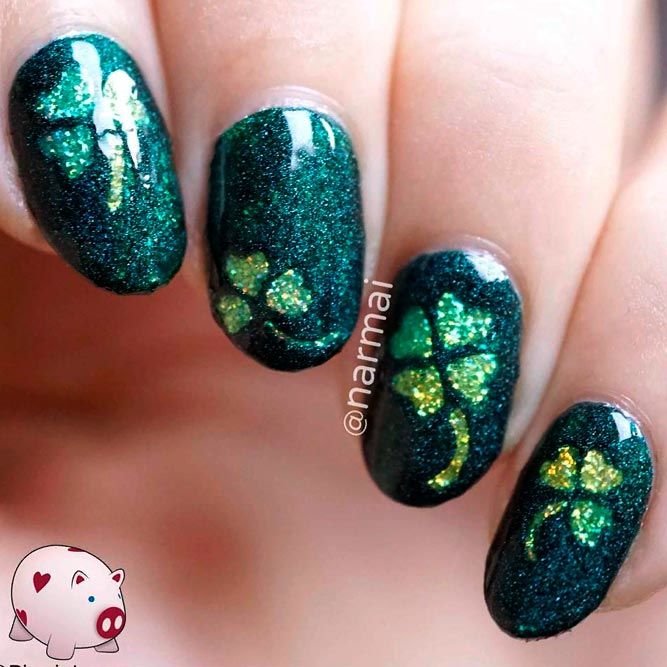 Green Glitter Shamrock Nail Art #greennails #glitternails