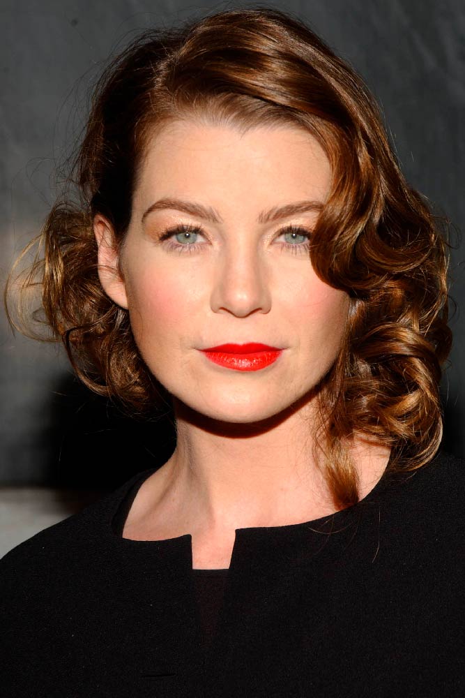 Feminine And Curly Inverted Bob #ellenpompeo #curlyhair #shorthair