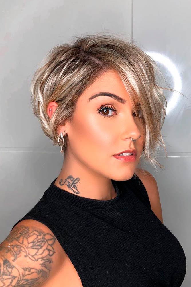 Short Simple Bob Cut With Side Bangs #shorthairstyles #blondehairstyles