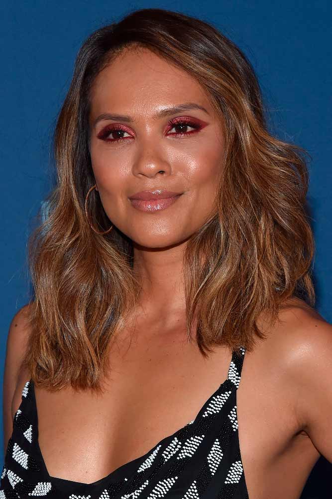 Long Brown Bob With Highlights #lesleyannbrandt #highlightshair #brownhair