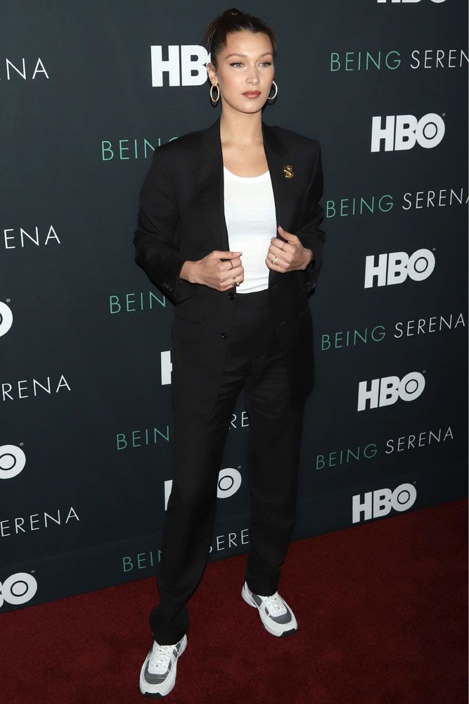 Black Suit With Sneakers Outfit Idea #bellahadid #celebrityoutfit