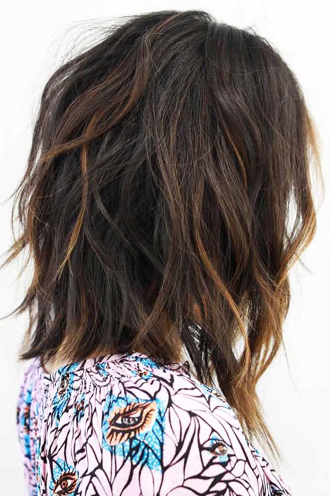 Soft Wavy Bob Haircut With Accentuating Highlights