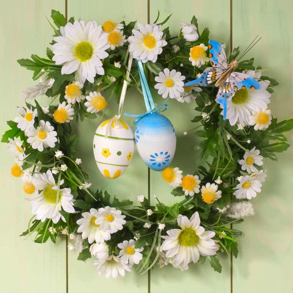 Beautiful Wreath with Daisies 