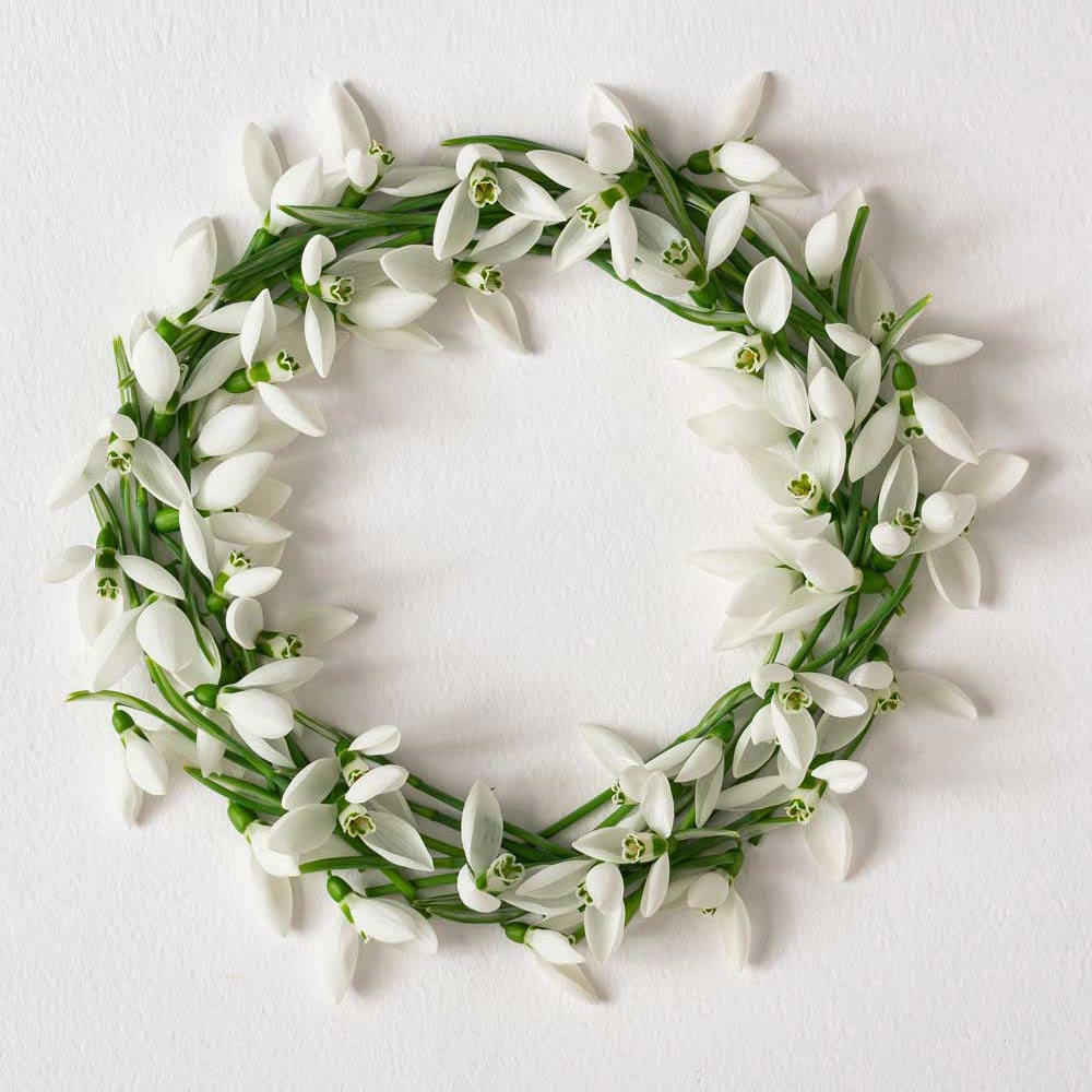 White Flowers Spring Wreath Idea