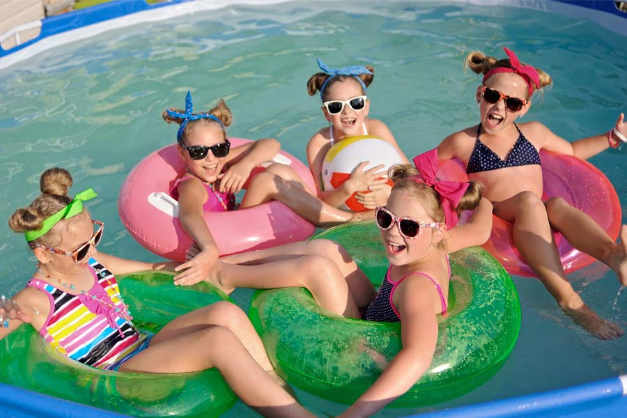 Surprise swimming pool birthday party children's decoration