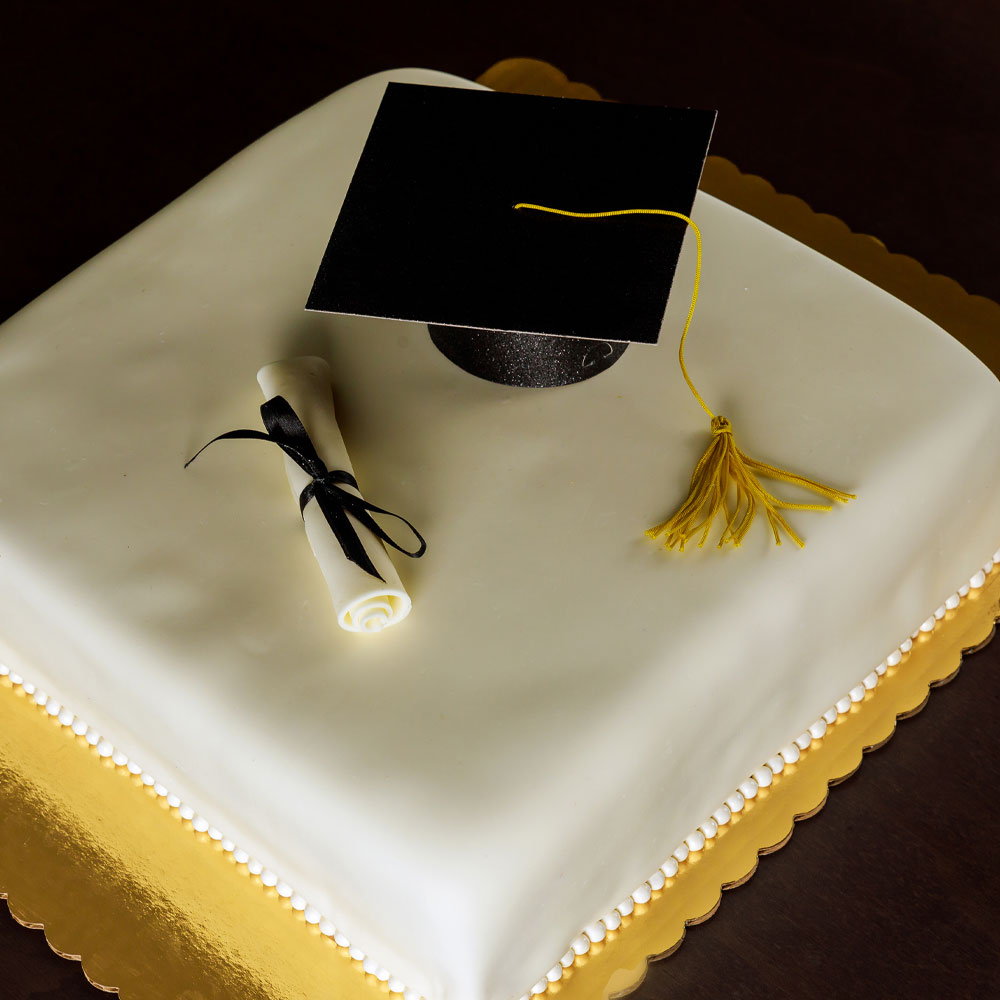 Graduation Cake with a Cap