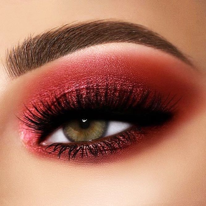 Red Shades Smokey With Bold Eyeliner Makeup #boldeyeliner #shimmer