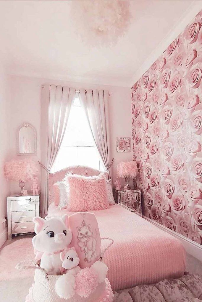 Teen Bedroom With Roses Wall #pinkbedroom