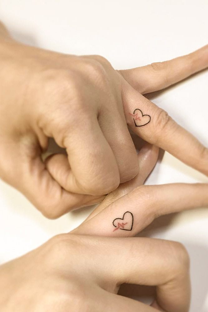 Couple Finger Tattoos Idea #coupletattoo #fingertattoo