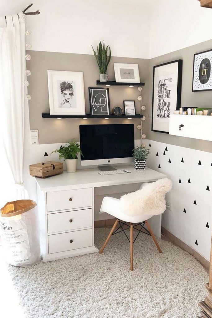 Modern Teen Bedroom In Black and White Colors