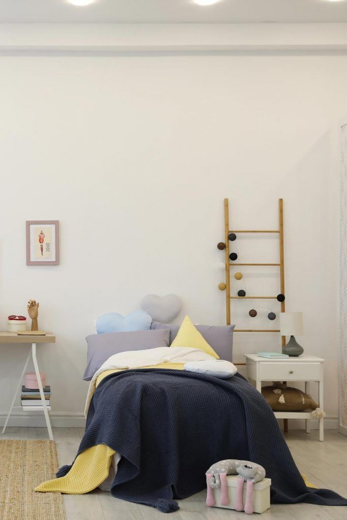 Simple Teen Bedroom Decor Idea