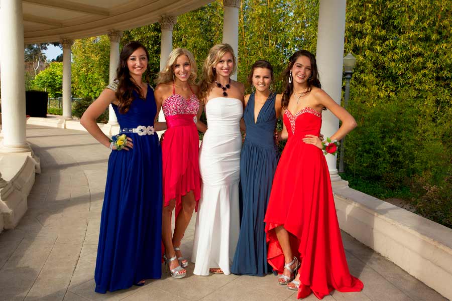 How to Measure High School Students for Gowns | GraduationSource Blog