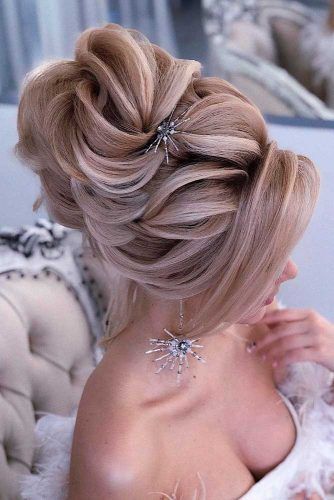 Stunning Updos With Accessories #blondehairstyle #updohairstyles