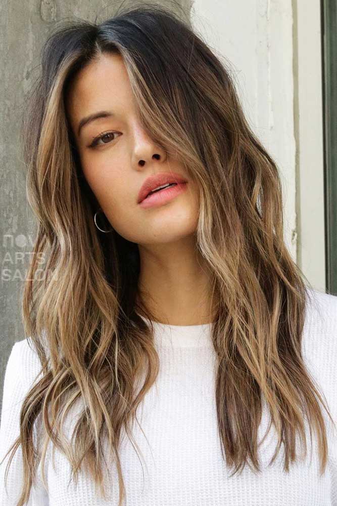 Wavy Brown Hair With Sandy Highlighrs #sandyhair #wavyhairstyles