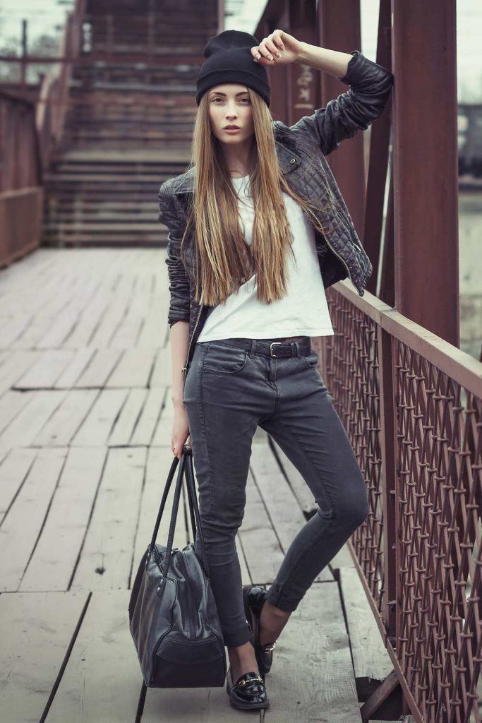 Grunge Style with Black Jeans 