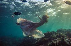 Beautiful Women Who Enjoy Underwater Photography