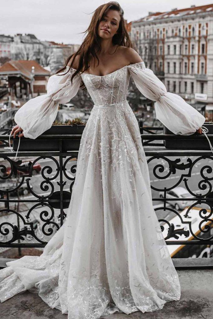 Two Parted Long Sleeves on Vintage Wedding Dress