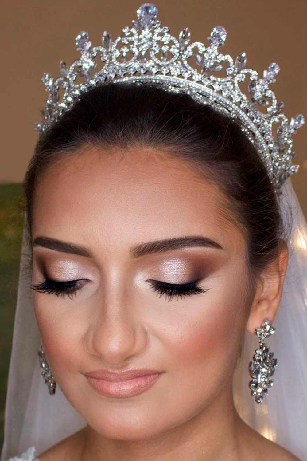 Expressive Smokey-Eyes Wedding Makeup Ideas