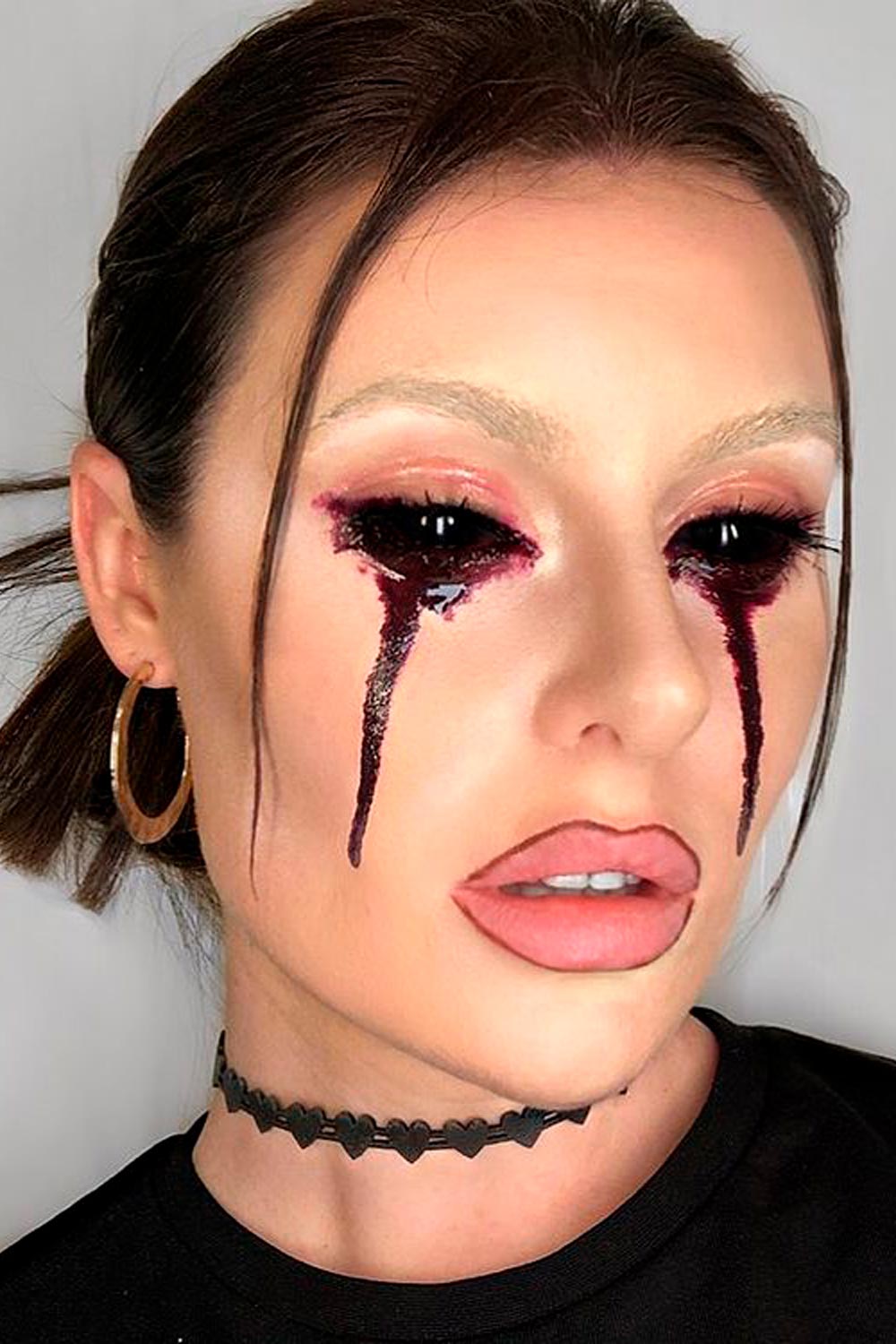 Vampire Makeup Looks With Bold Eyes