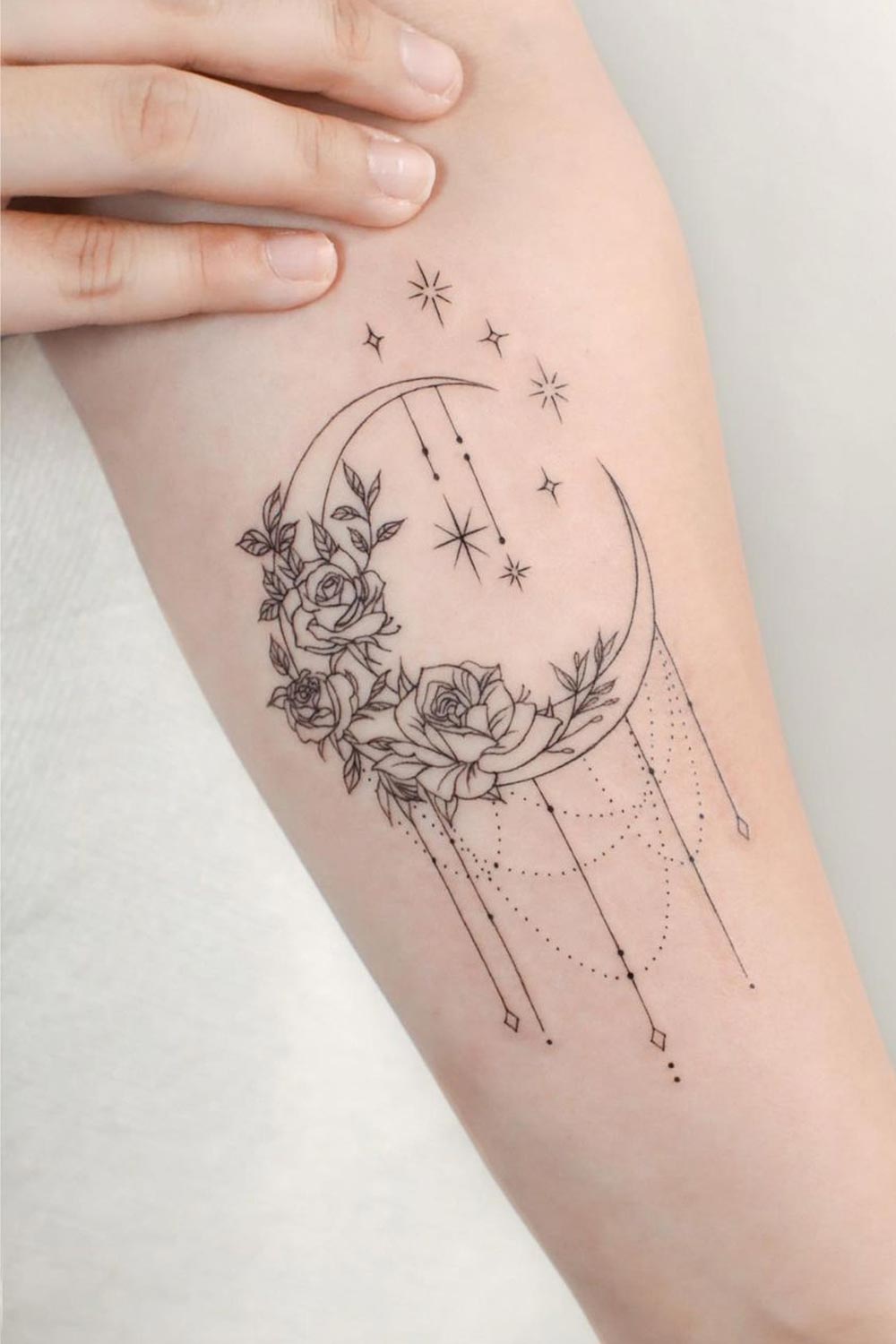 Tatuagem floral da lua do apanhador de sonhos