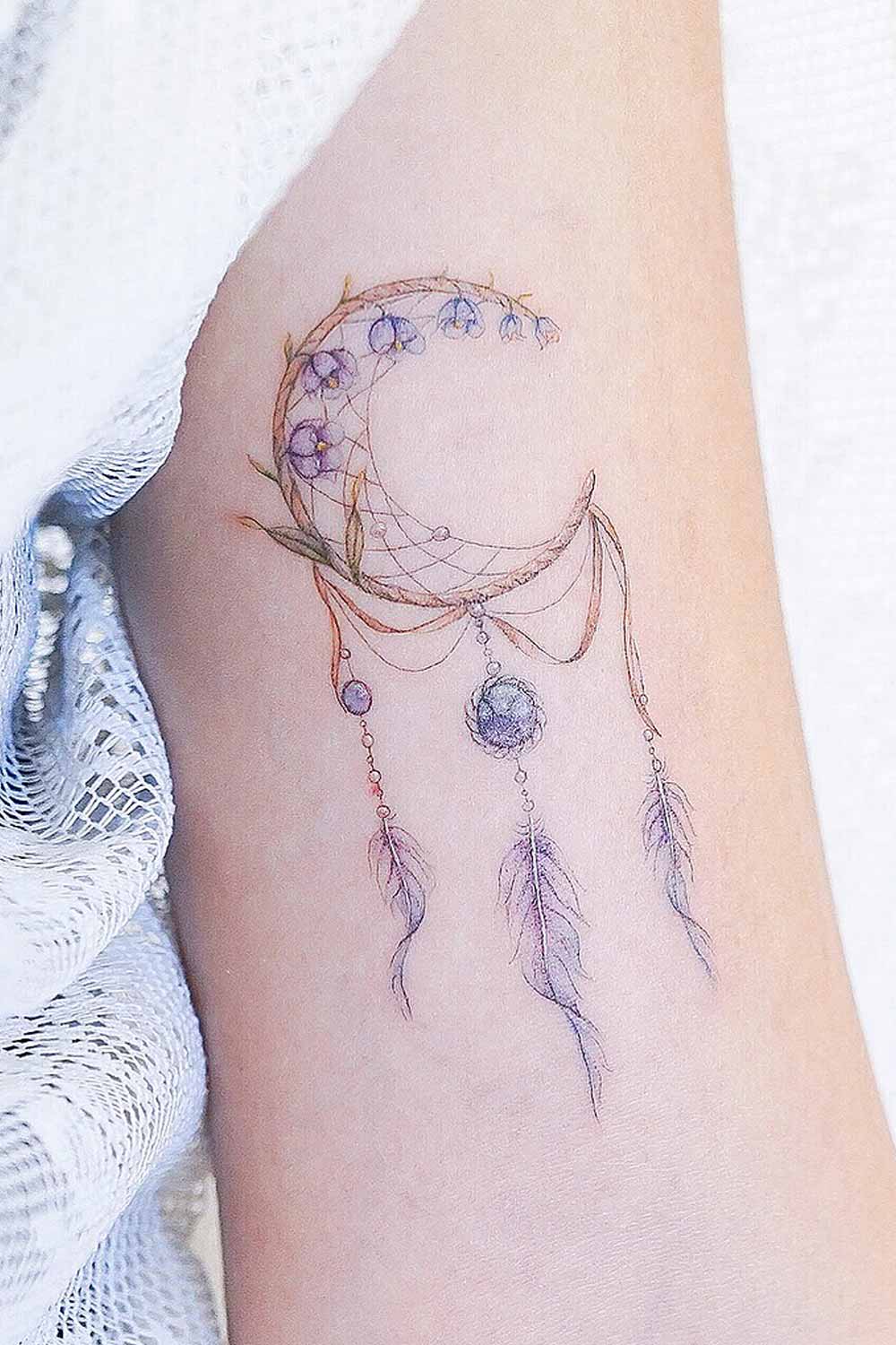 Design de tatuagem do apanhador de sonhos da lua