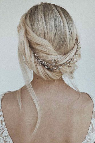 60+ Great Hair Updos For Christmas