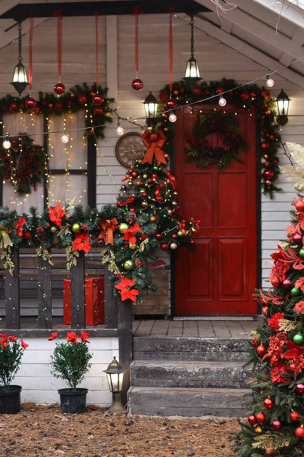 Tranditinal Christmas Decoration with Red Bows