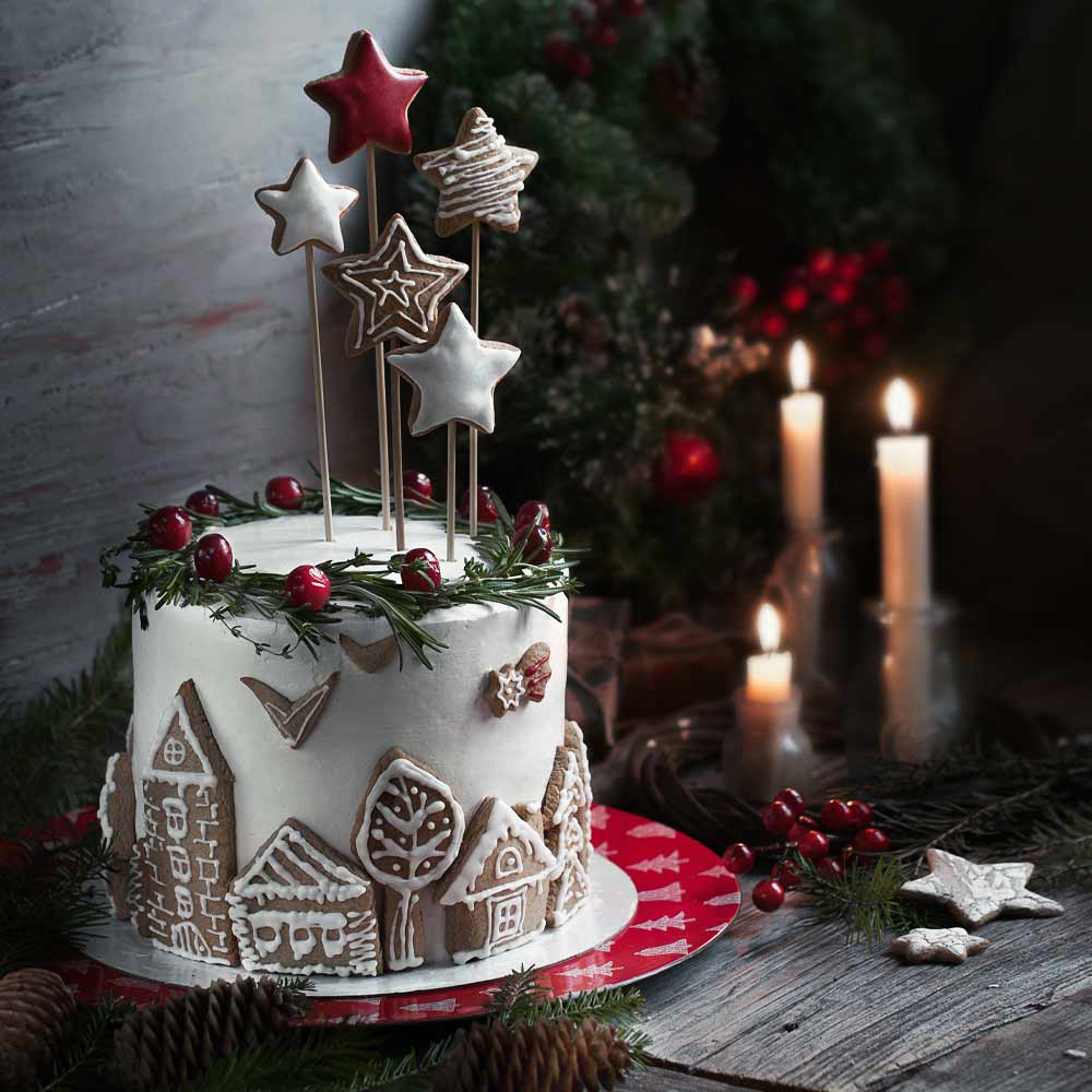 Chsitmas Cake Design with Gingerbread Stars