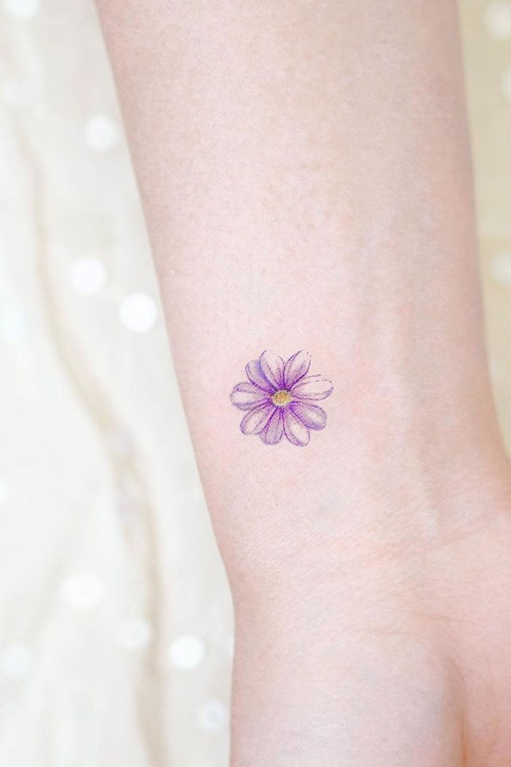 daisy tattoo minimalist