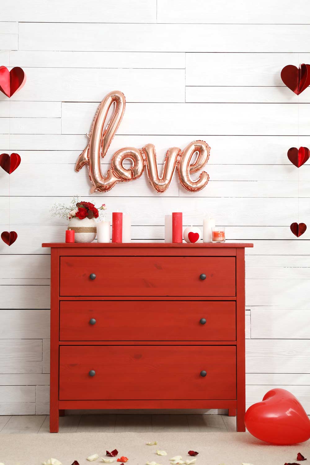 V Day Decoration with Lettering