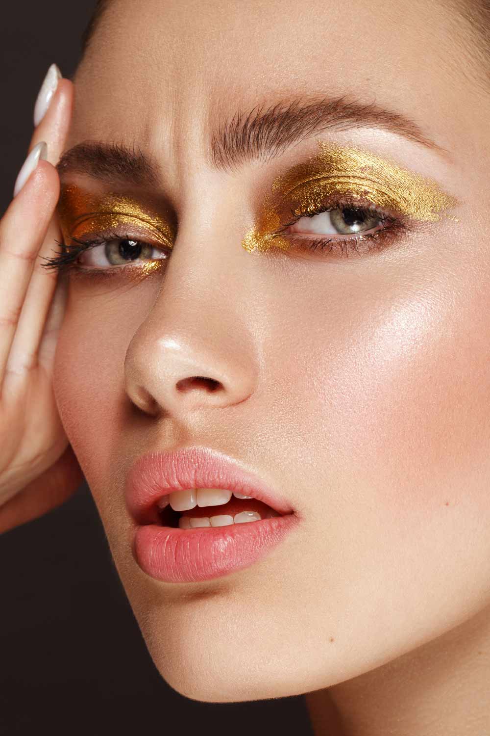 Gold Eyeshadows Makeup