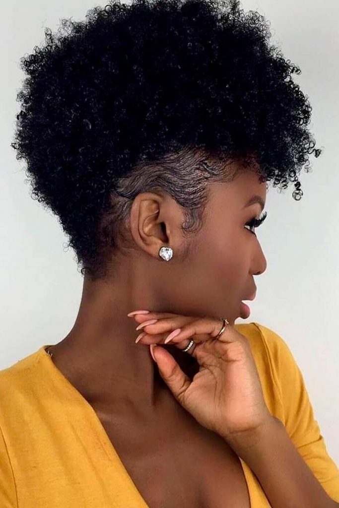 Corte inferior Pixie para cabelo afro