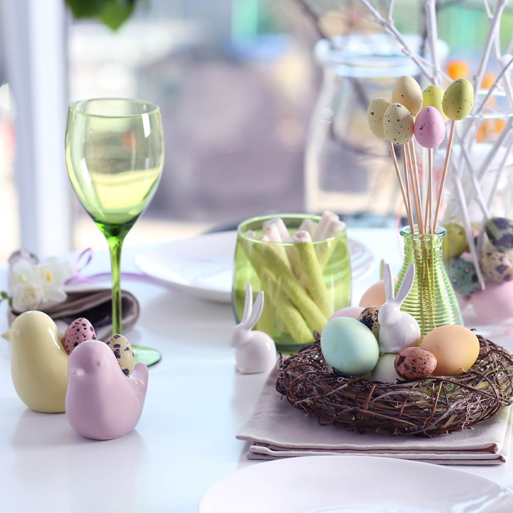 Paster Easter Eggs Table Decor
