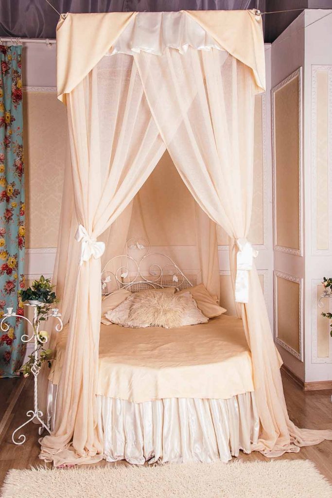 Kids Room Canopy Bed