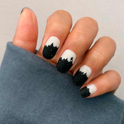 Winter-Styled Black Nails