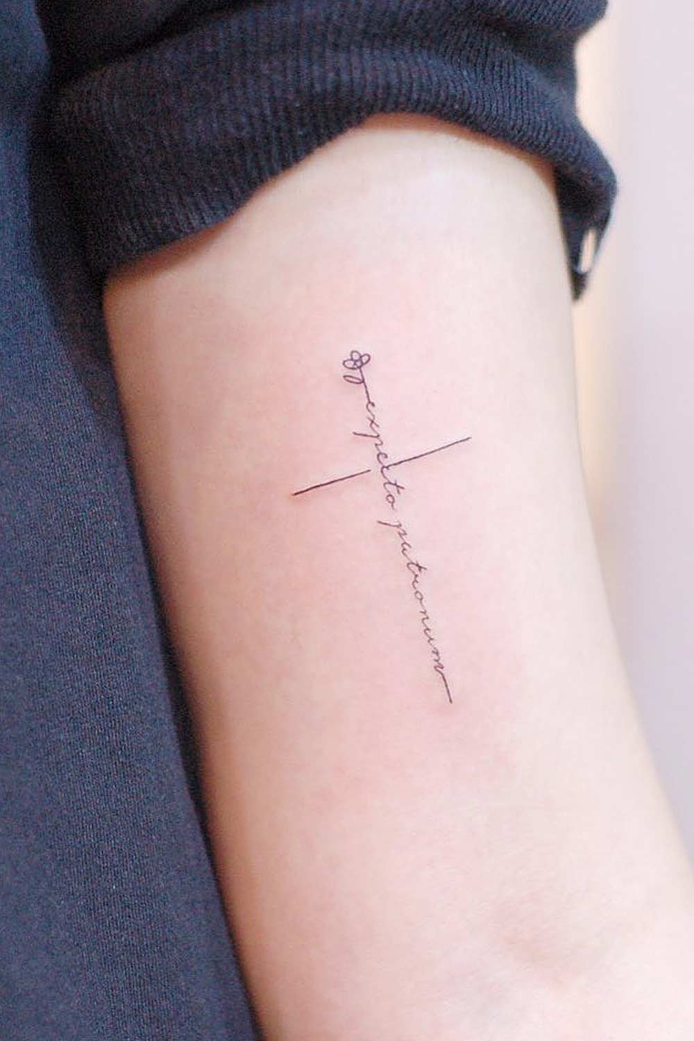 Letras Minimalistas Tatuagem Cruzada